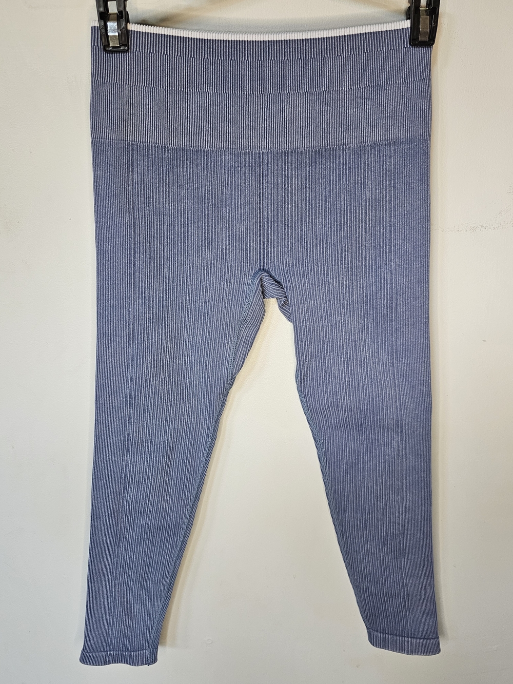 Fabletics Seamless Ribbed High Waist Legging Size M Slate Blue Periwinkle Crop